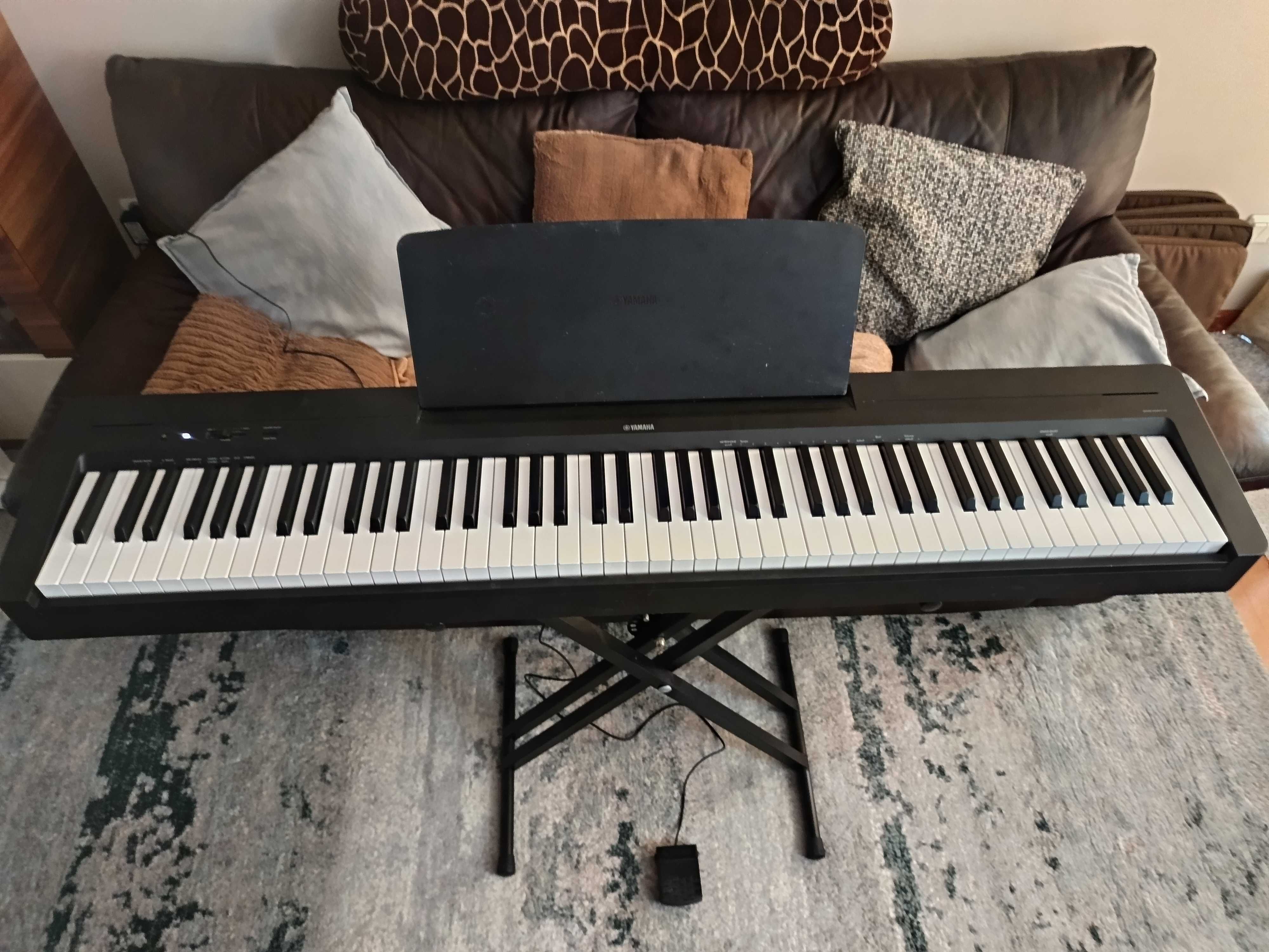 Pianino cyfrowe Yamaha P-145 stan b.dobry + słuchawki