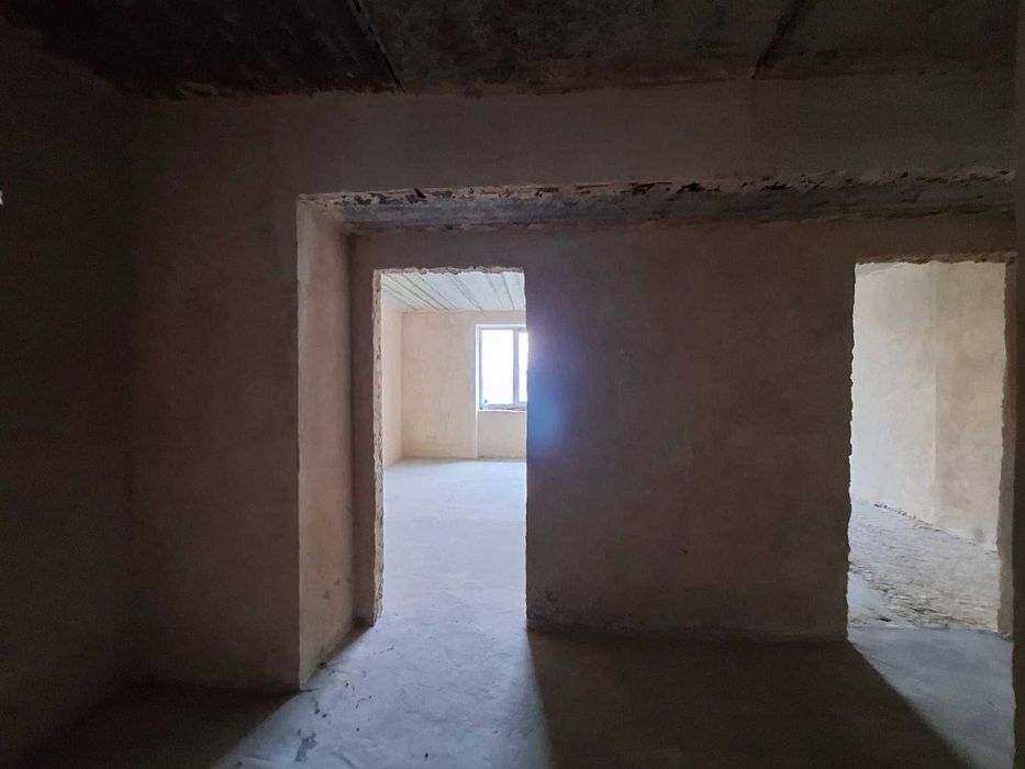 1 к квартиру ,н/б здана  Коновальця-Опришів Гаряча ціна -640 -1 м