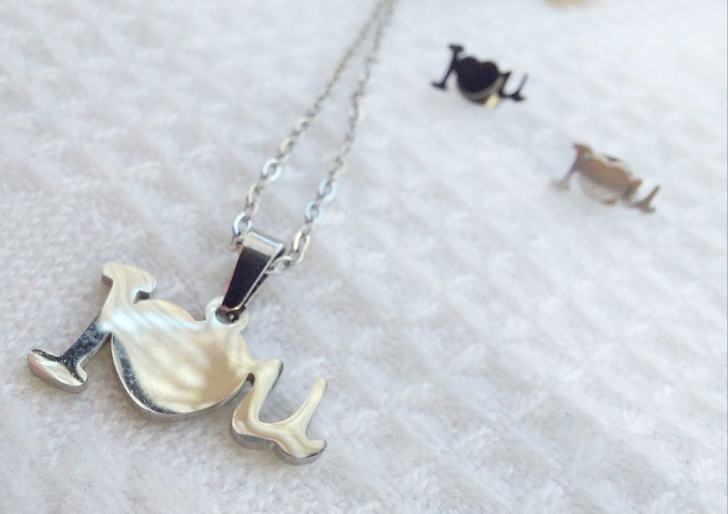 Conjunto colar e brincos aço inoxidável prateado com símbolo ILOVEYOU