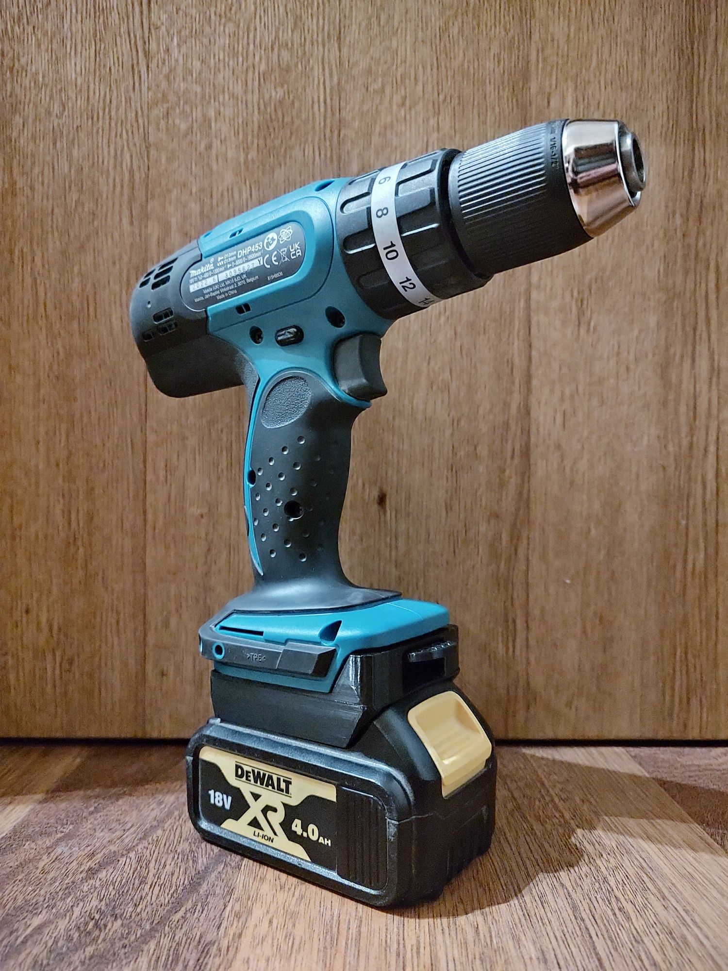 Adapter Makita LXT na baterie DeWalt XR18