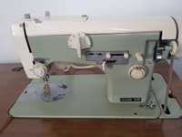 Máquina de costura com móvel