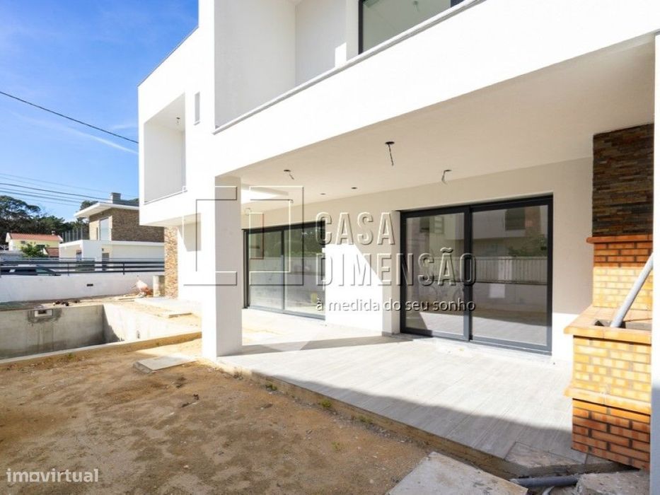 Moradia isolada de Arquitectura Contemporânea de tipologia T4 na zo...