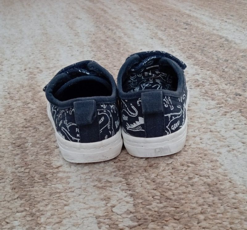 Buty sportowe trampki sneakersy na rzepy 26 H&m dino dinozaury