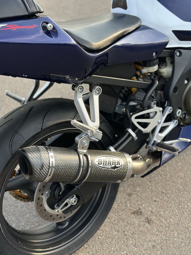 Мотоцикл Спортбайк Honda CBR 600F4i 2003