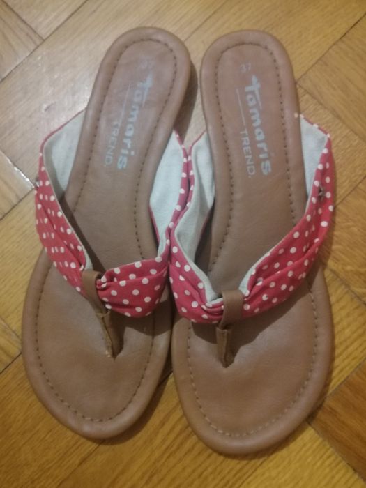 Тапочки, шльопанці, шлепки, тапулі