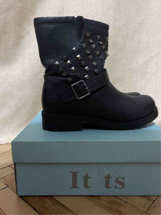 Новые ботинки на массивной подошве 40 размер