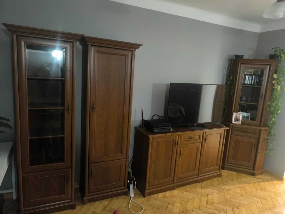 Stylowy komplet mebli w klasycznym stylu – świetny stan