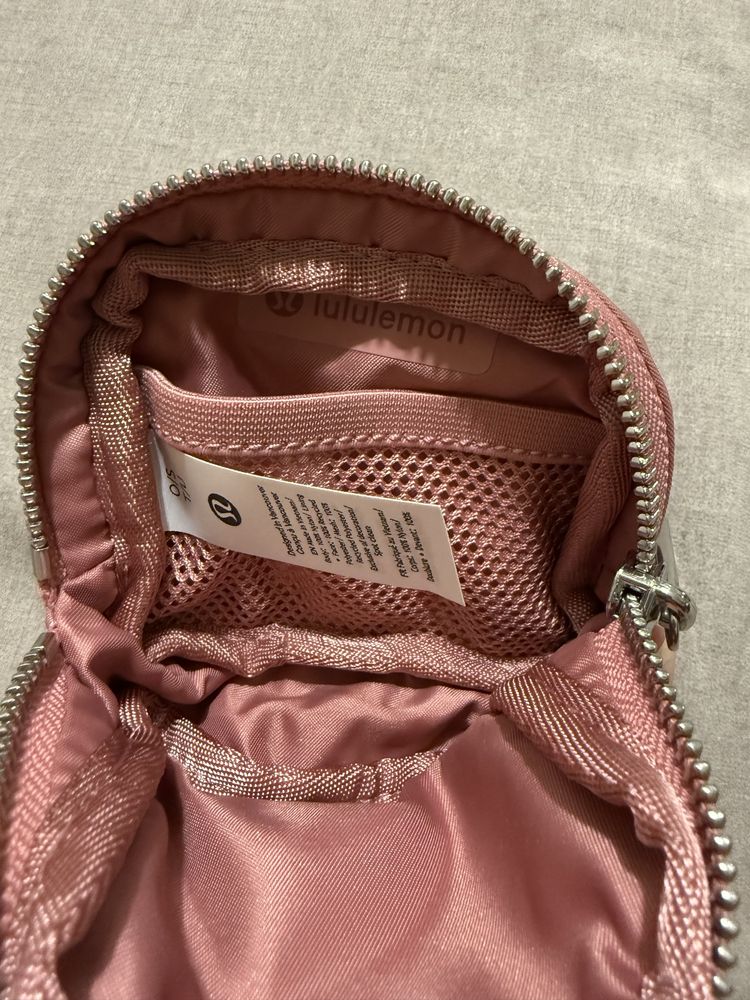 Saszetka Lululemon na nadgarstek