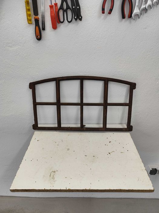 Stare metalowe okno stara rama okienna żeliwna nr 187