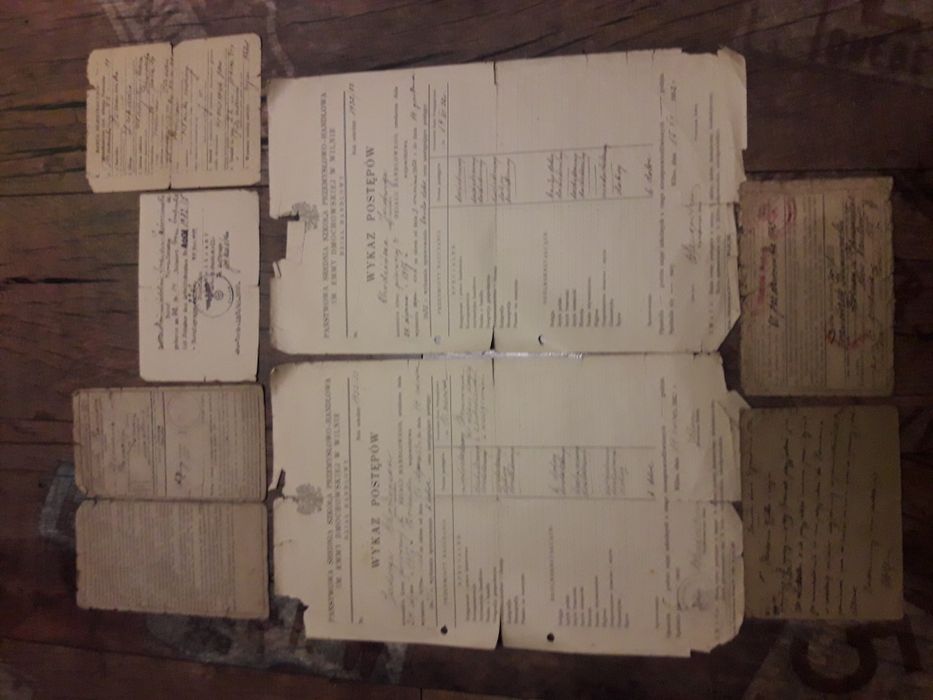 Antyki stare książki i dokumenty