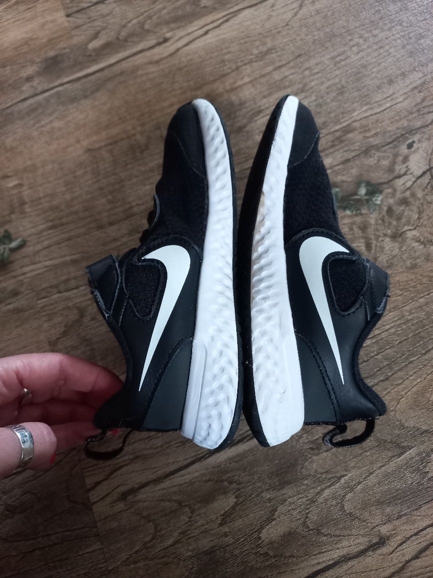 Кросівки Nike Revolution 27.5 в см 17