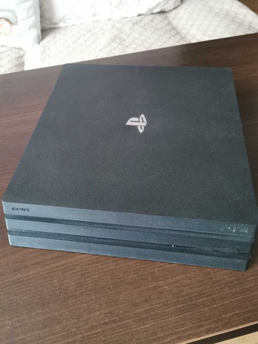 Konsola Ps4 PRO z akcesoriami