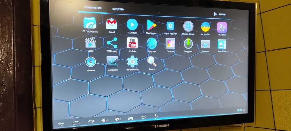 Смарт тв приставка 2/8 gb FULL HD WIFI,Bluetooth.