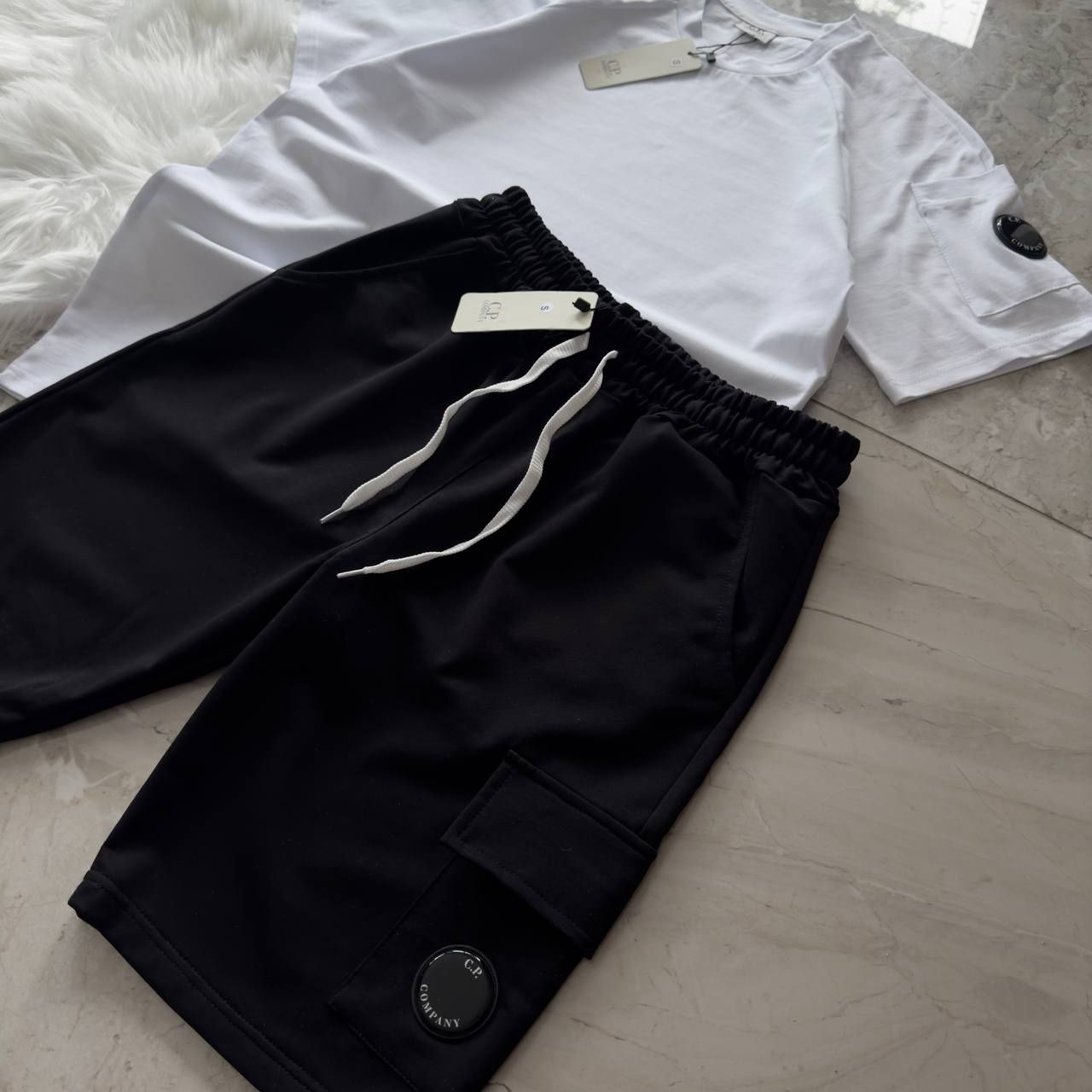 Летняя футболка черная белая шорты чёрные шорты C P Company костюм
