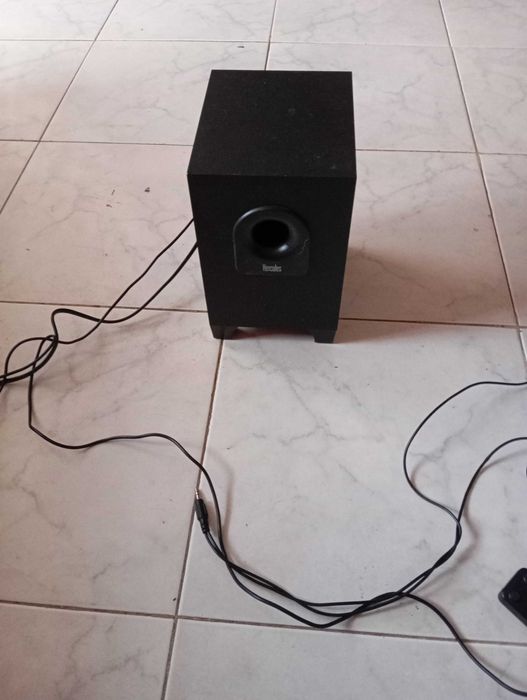 Sistema de 2.1 Hercules