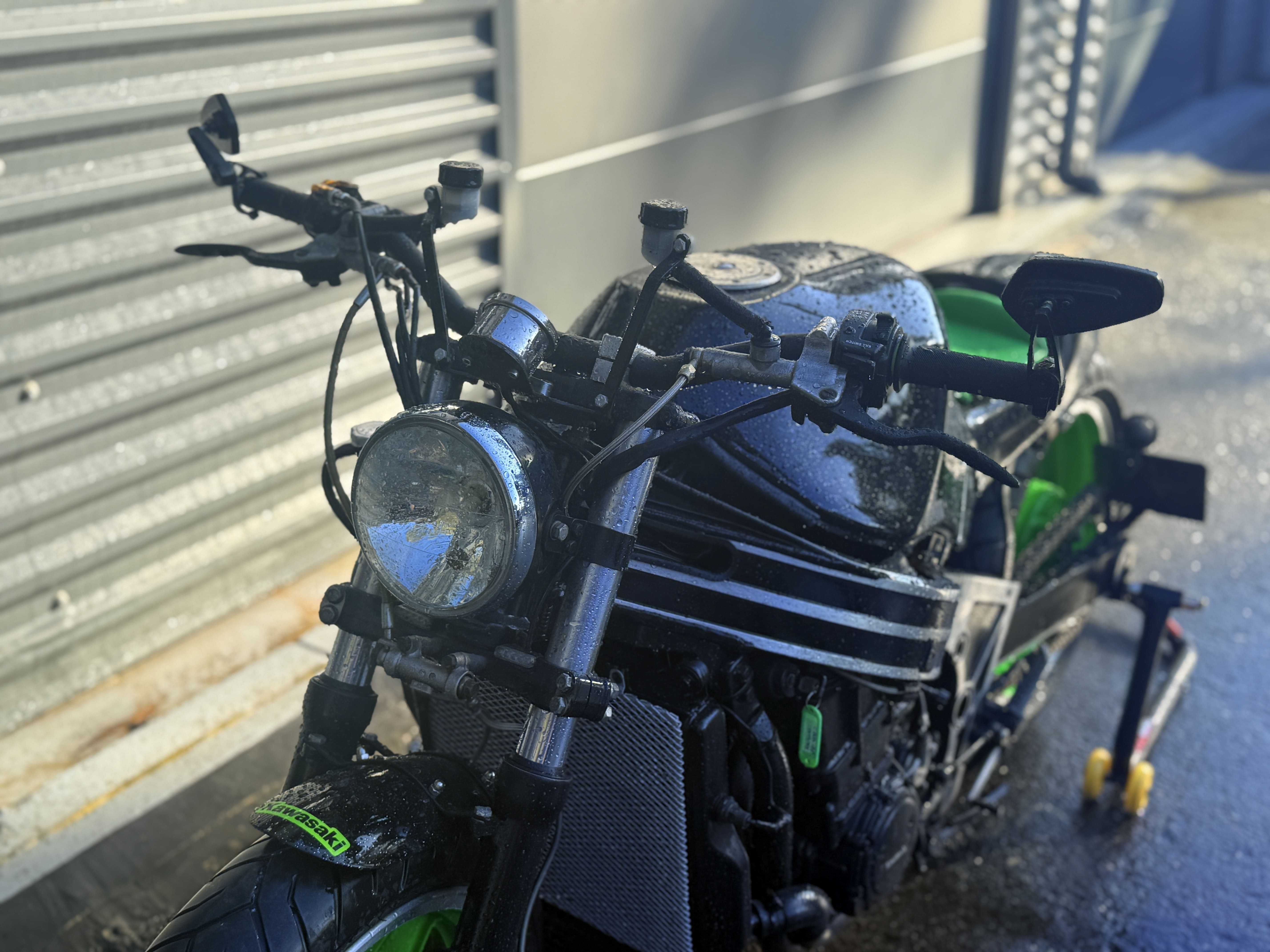 Kawasaki GPZ 1000 PERSONALIZADA