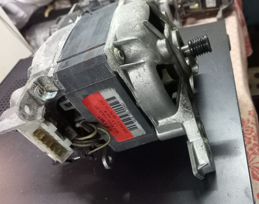 Продам мотор на стиральную машину