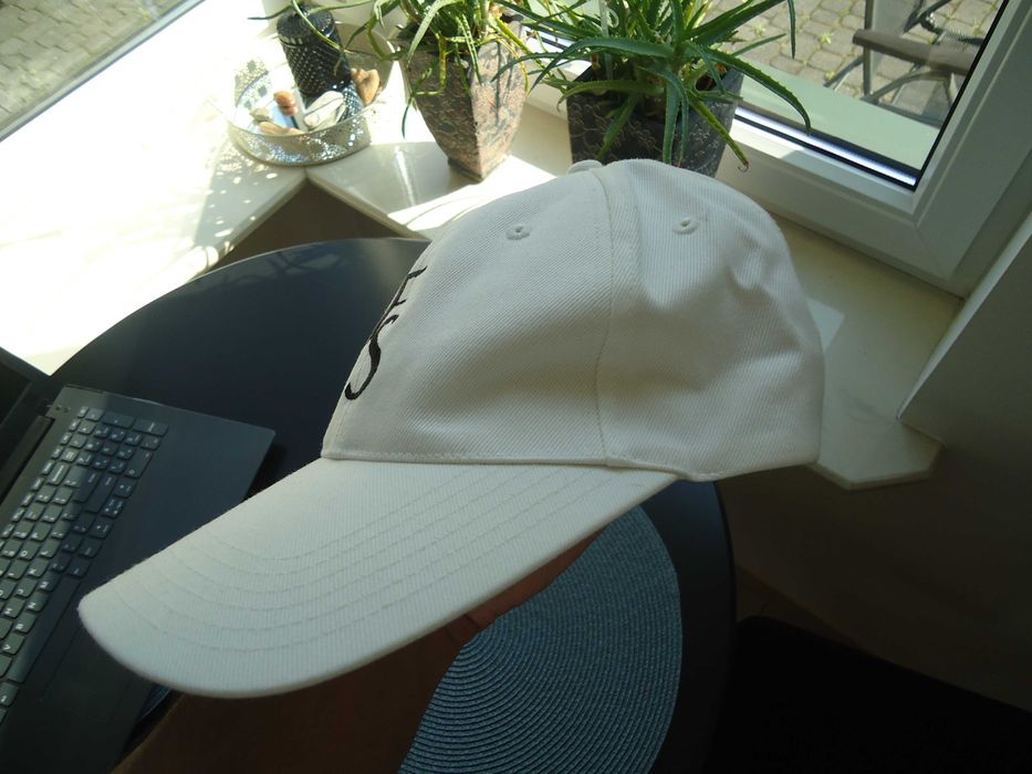 biała vintage czapka z daszkiem dzokejka retro