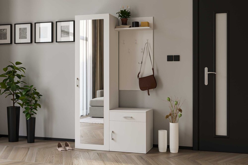 Klasyczne meble do przedpokoju z lustrem i wieszakami