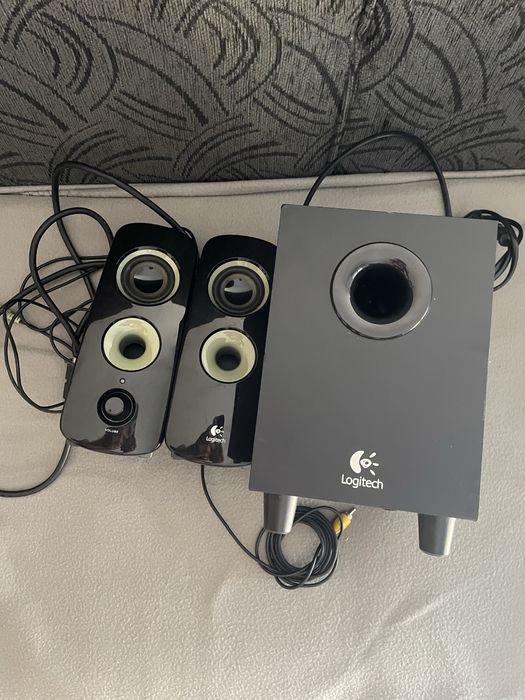 Colunas Logitech