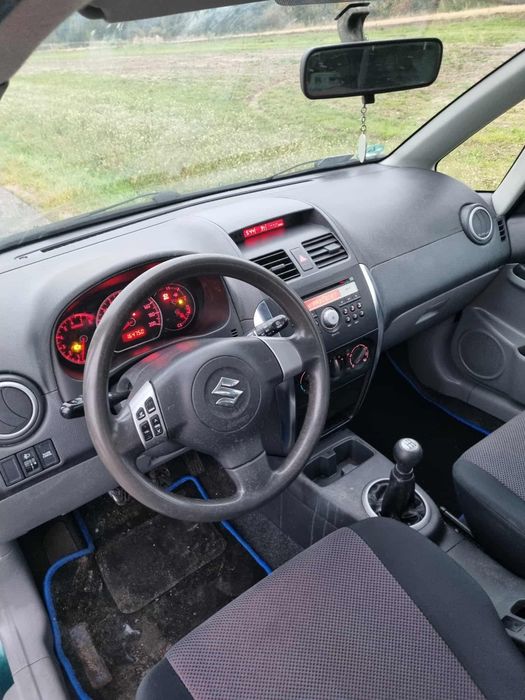 SUZUKI SX4 1.5 benz, mały przebieg.