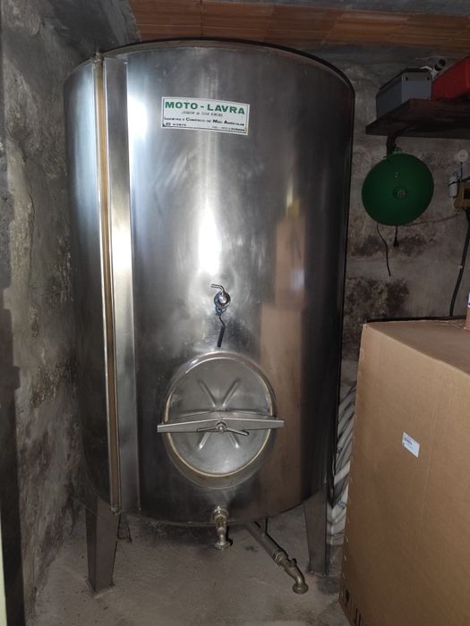 Vendo cuba 1000 litros moto-lavra