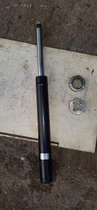 Продам амортизатори на Москвич 2141