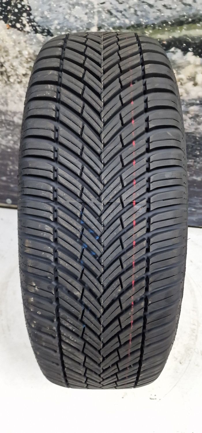 S23 1 x 235/65R17 Toyo Celsius AS2 108W XL opony wielosezonowe demo