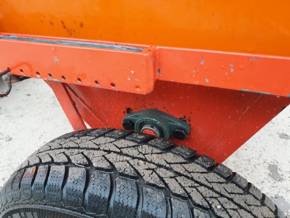 Siewnik piaskarka solarka dexwal do chodników i placów