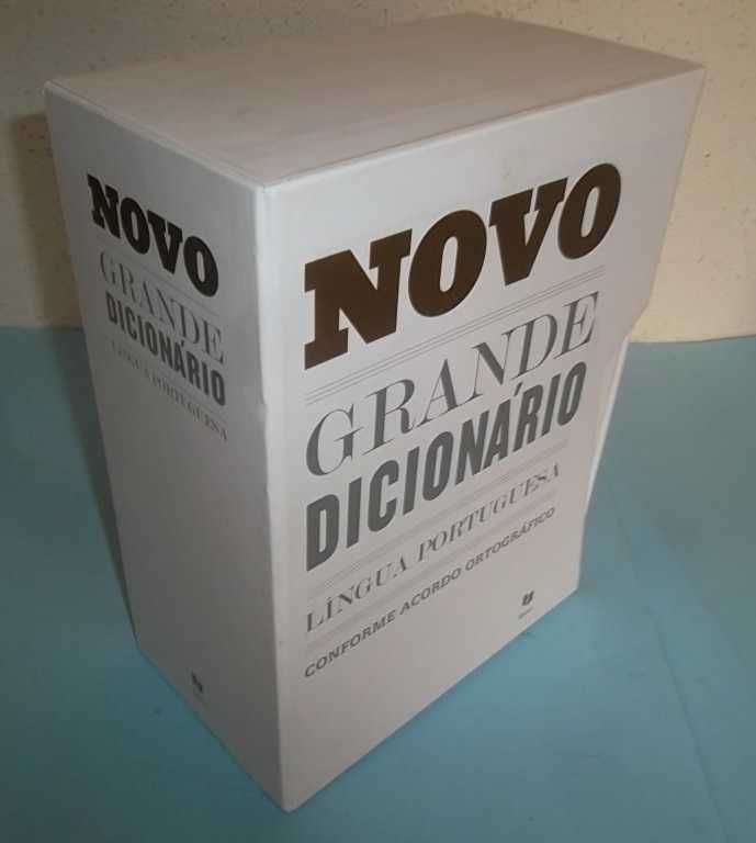 Novo Grande Dicionário da Língua Portuguesa. 2 volumes com caixa.