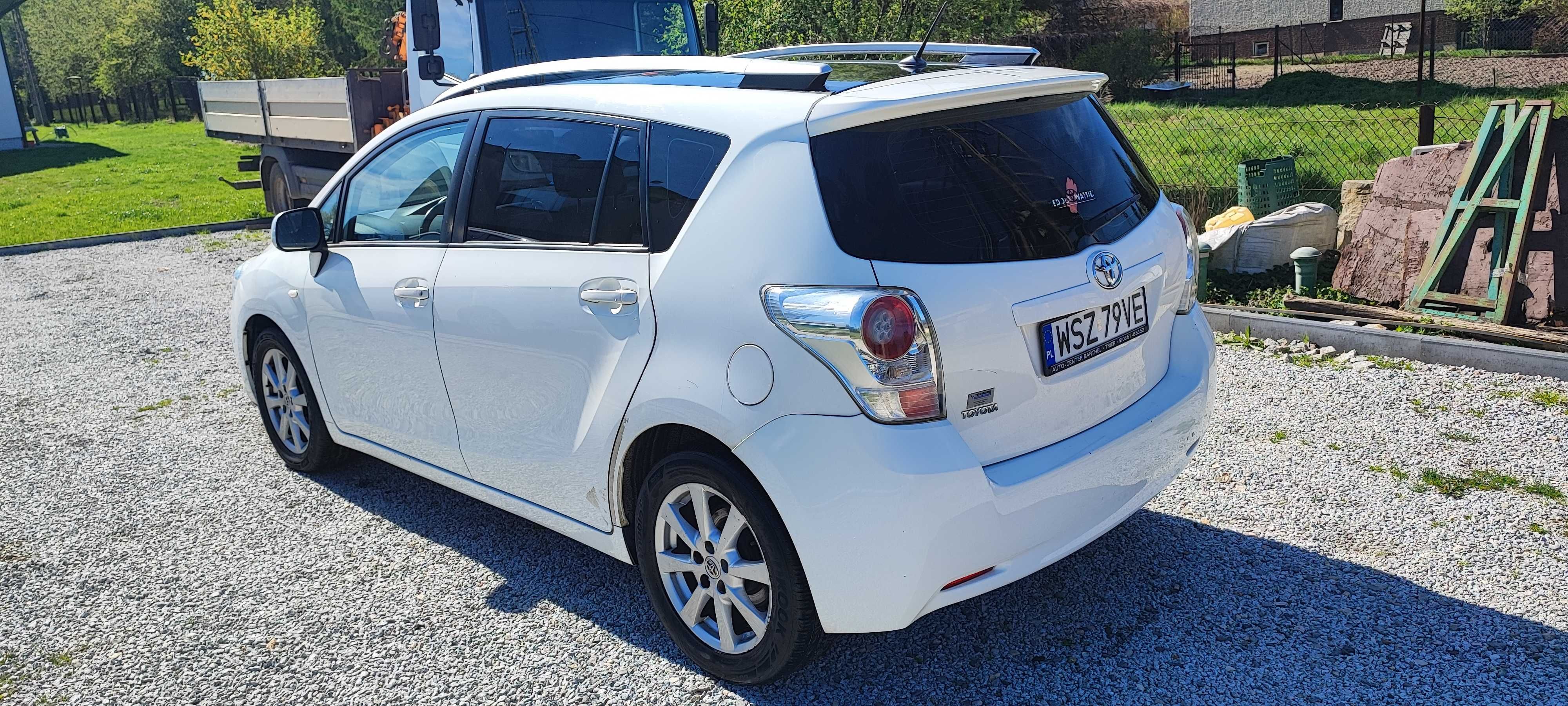 Toyota Verso 2.0 D-4D 2011r, nawigacja, klimatyzacja