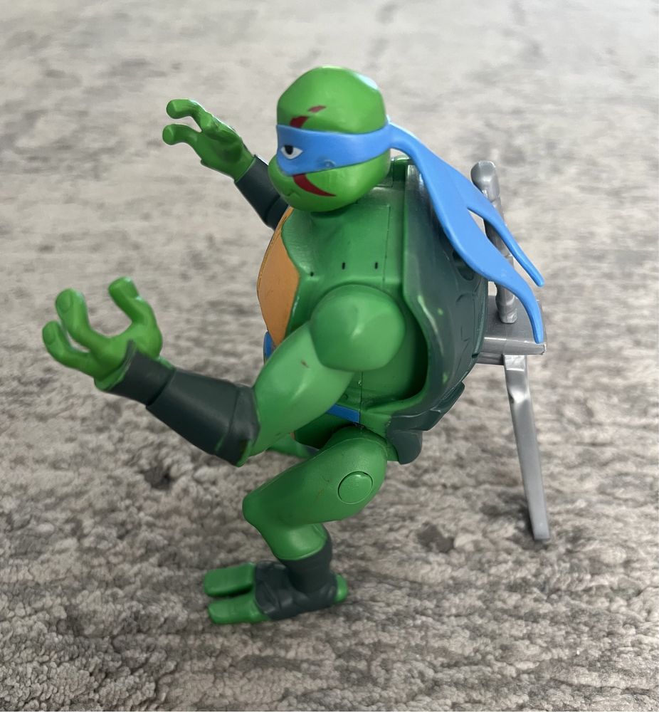 Żółw Ninja Leonardo Playmates 15cm.