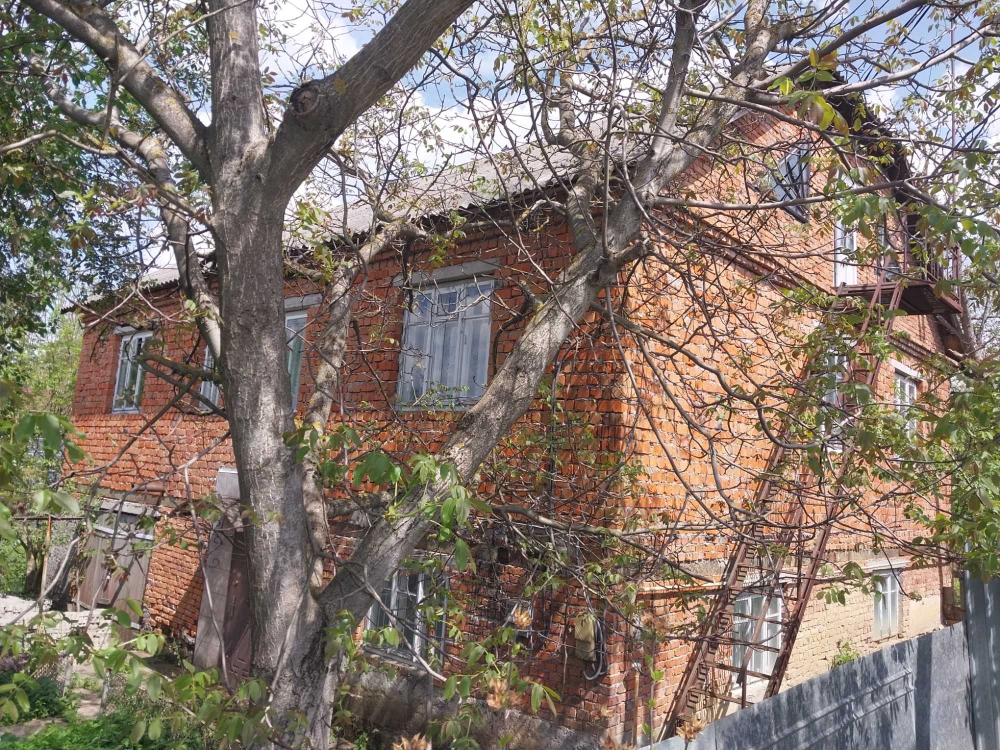 Терміново продається будинок 2 поверхи, р - н Центр