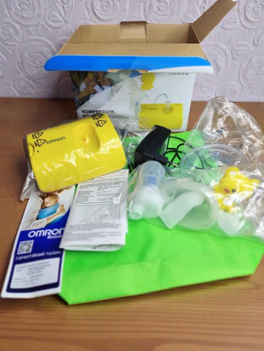 Компресорний небулайзер OMRON CompAIR C801KD Японія Тихий з іграшкою.