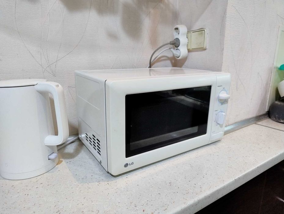Мікрохвильова піч LG ms1929g