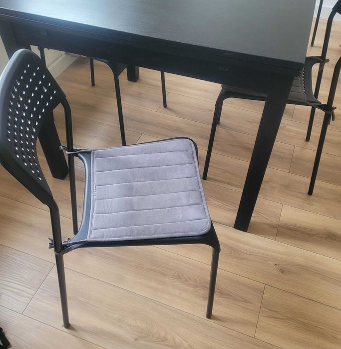 Stół IKEA Bjursta w kolorze czarnym + 4 krzesła Sandsberg