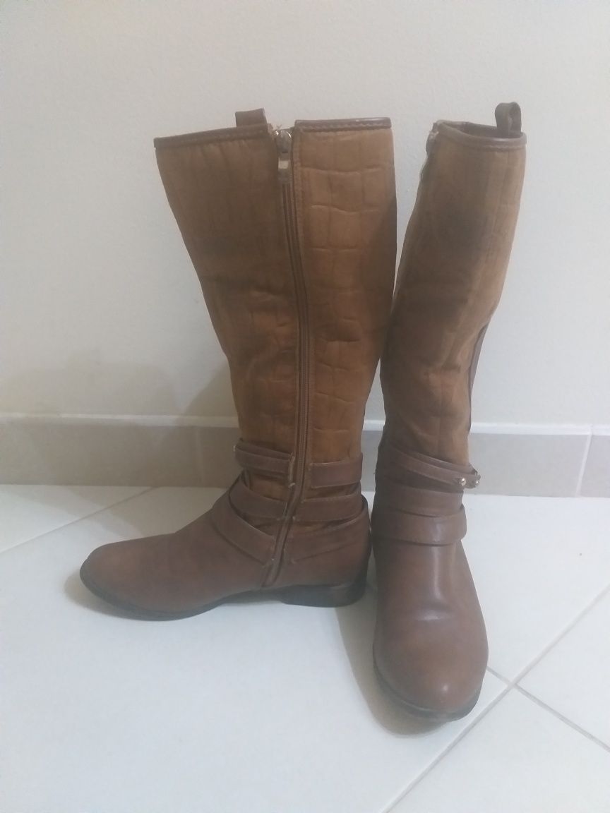 Botas Camel da Natura