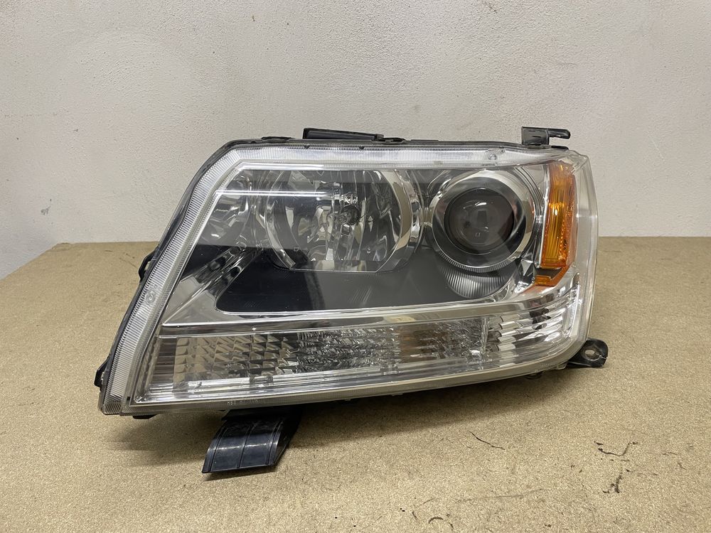 Lampa lewa przód Suzuki Grand Vitara II 05- przednia EU USA