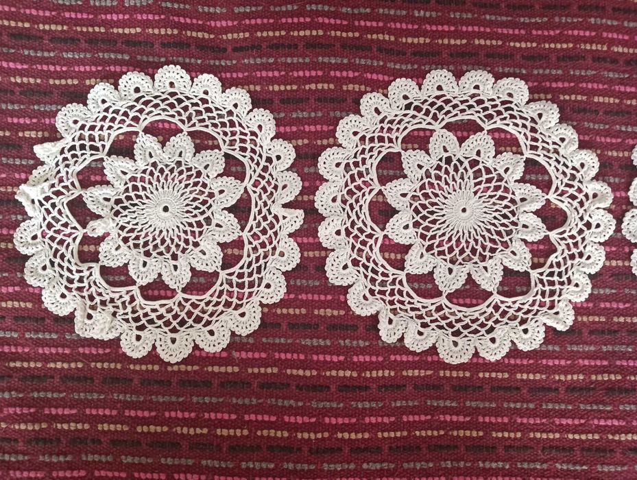 Conj. 4 Naperons Renda Crochet branco – formato flores – 4 tamanhos