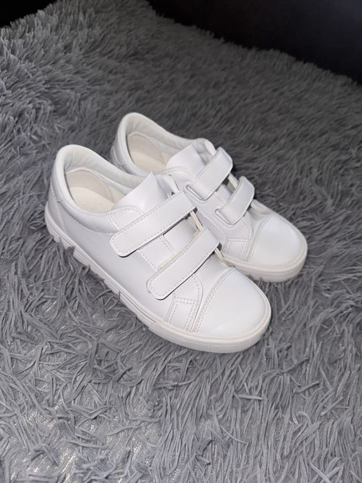 Білі кросівки унісекс