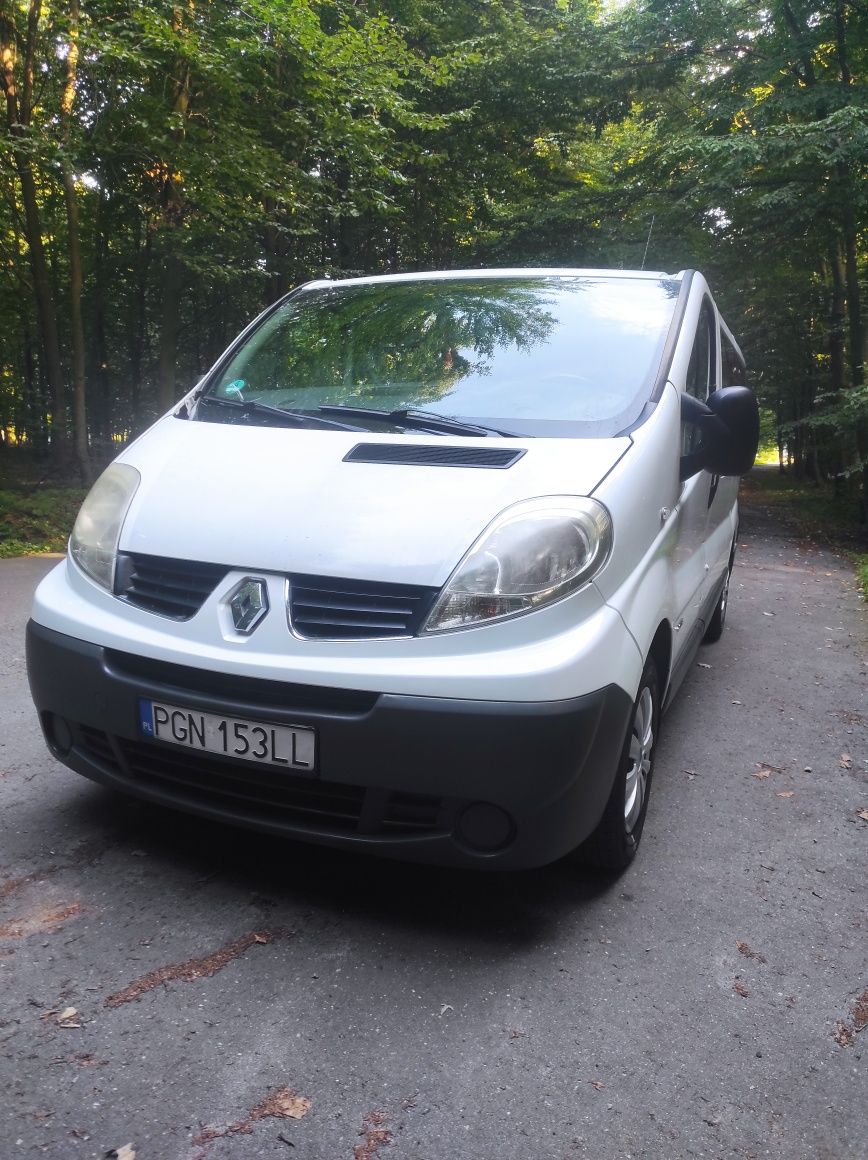 Renault Trafic 9 osobowy, wersja long L2H1