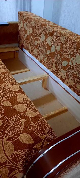 Диван большой в отличном состочнии.