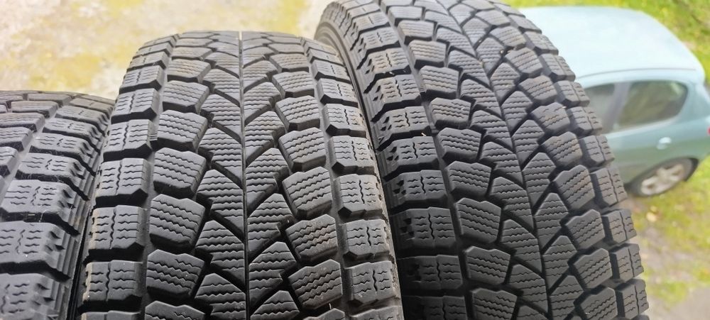 215/65R16 Falken zimowe 7-8 mm