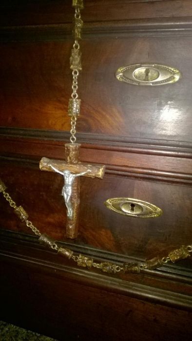 Crucifixo em madeira e metal