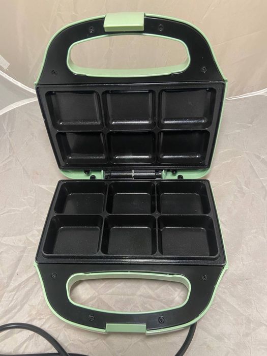 Бутербродниця, тортниця для випікання кексів