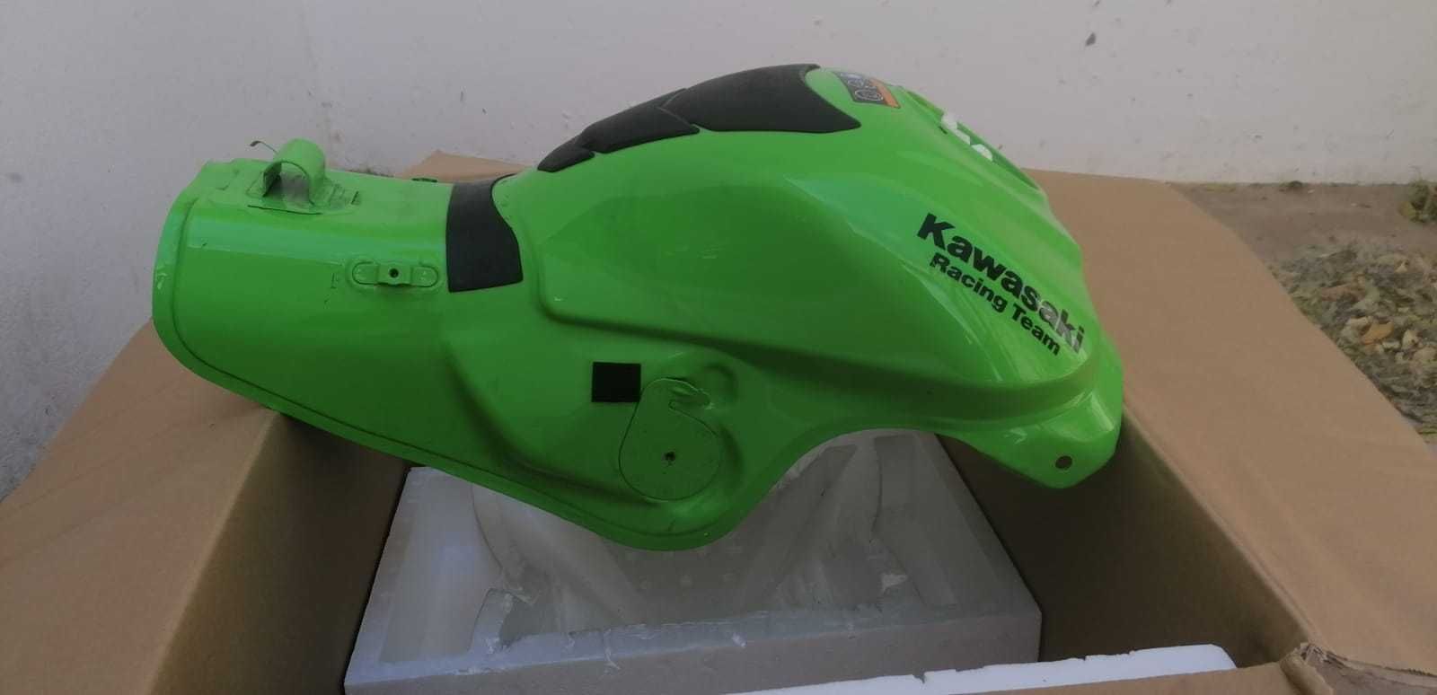 Deposito Kawasaki Ninja ZX 10R 10-24