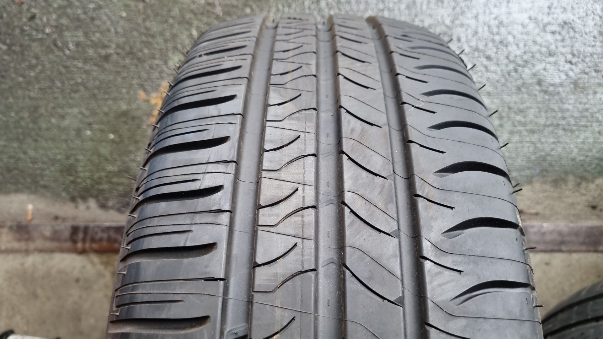 Michelin Saver 215/60/16 95V - nowa