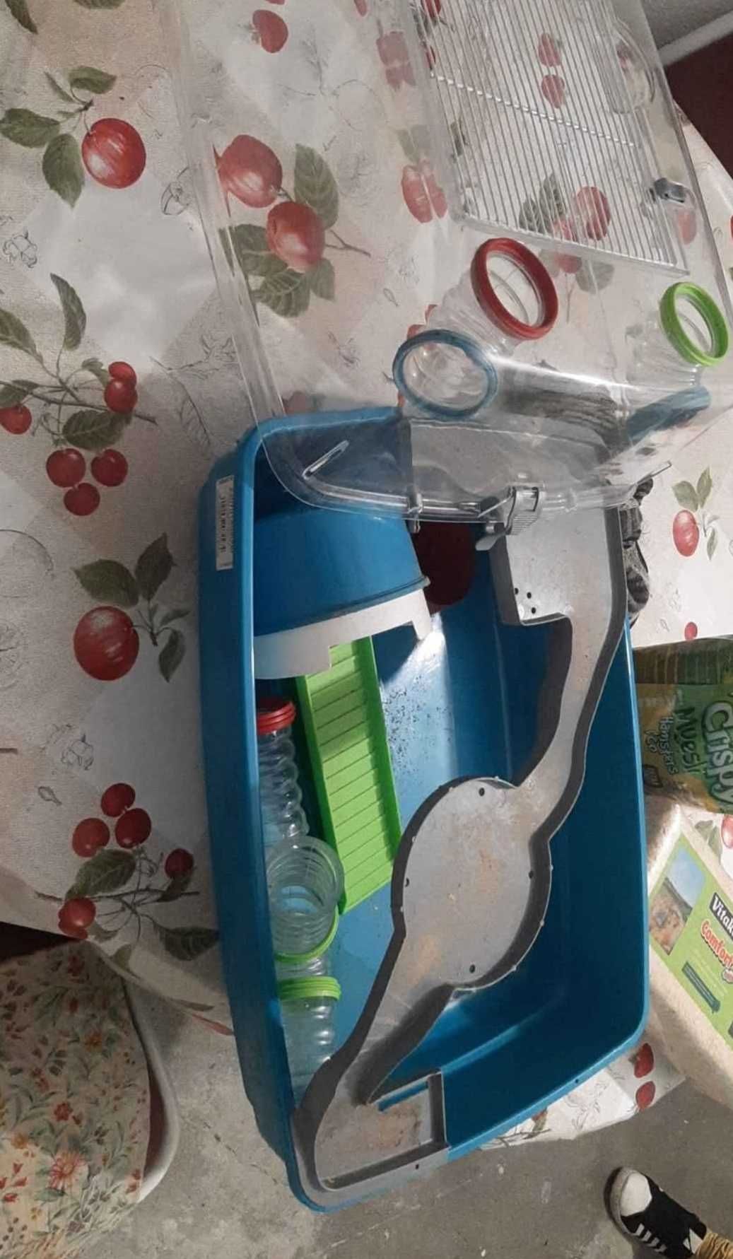 Aquário de 15 litros e gaiola de hamsters