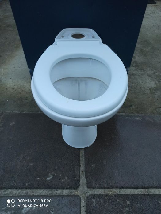 Унітаз на будову,кришка,гофра(чорнлвола)