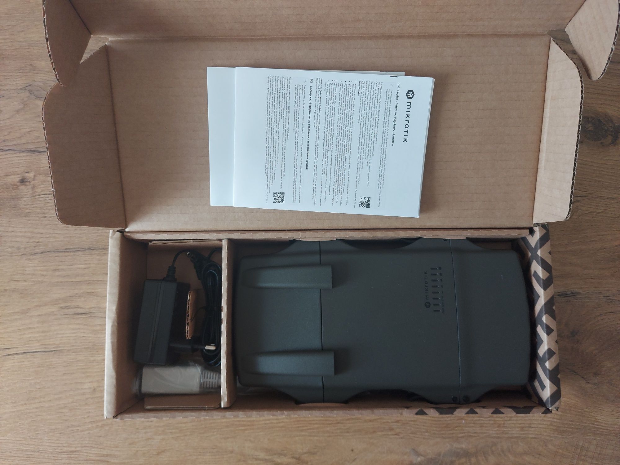 Mikrotik NetMetal ax (L23UGSR-5HaxD2HaxD-NM)